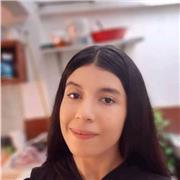 El profesor imparte clases a niños de todas las edades